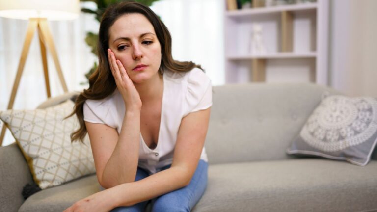 Pensamientos negativos bajo control: aprende a silenciarlos